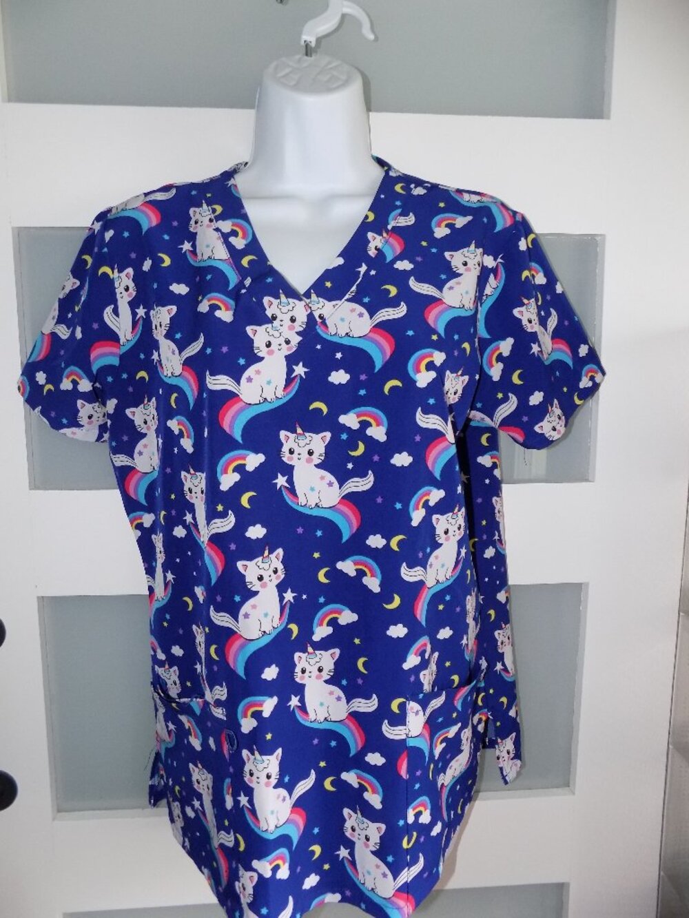 I Love Scrubs Uni Kitty Blue 3 Pocket V-Neck Scrub Top Size S Women's